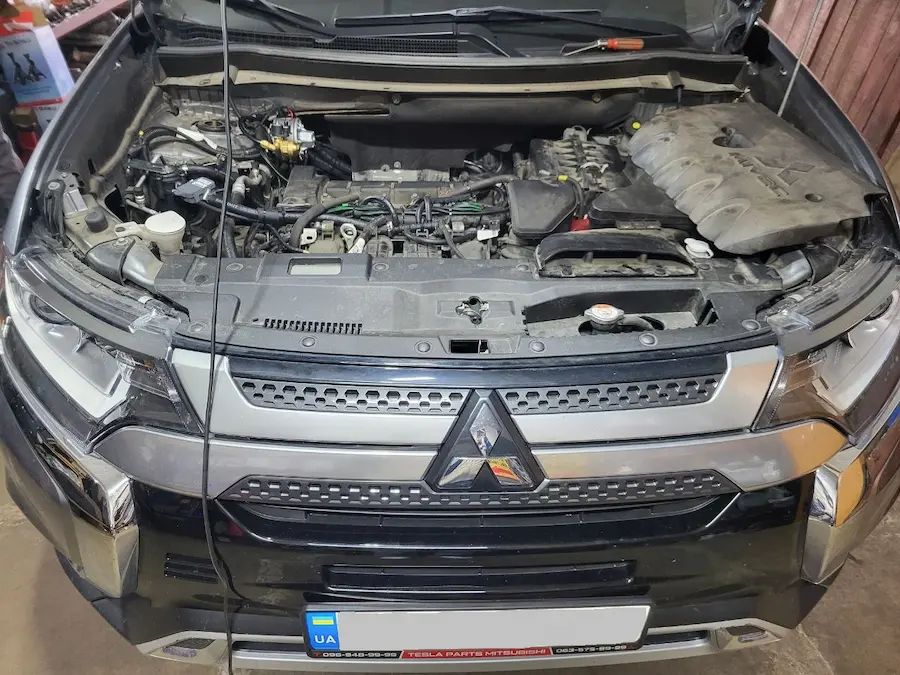 Встановлення ГБО на MITSUBISHI OUTLANDER ПІД КАПОТОМ